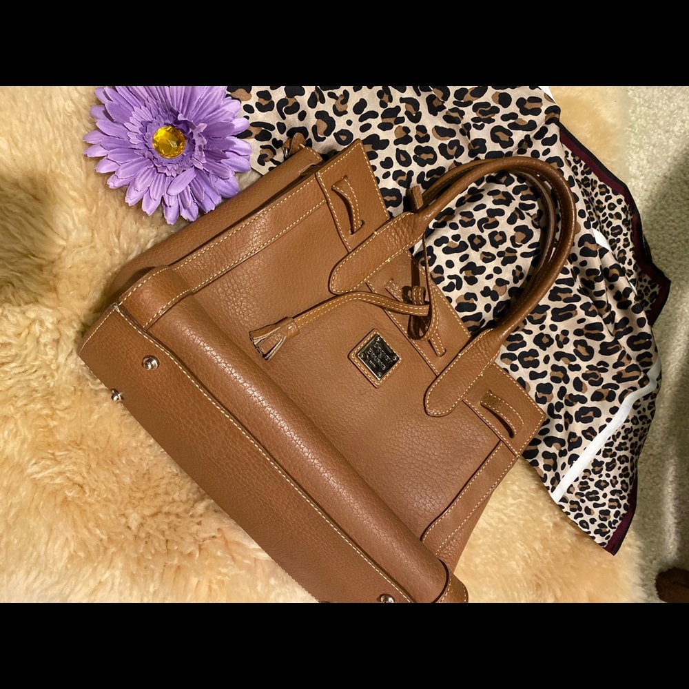 Dooney & Bourke tan handbag pebble leather